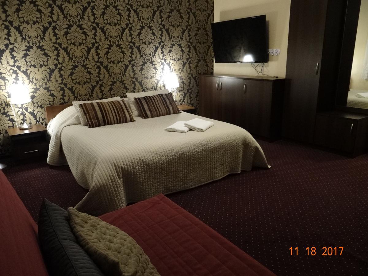 Bed and Breakfast "Arkadia" Остроленка Екстер'єр фото